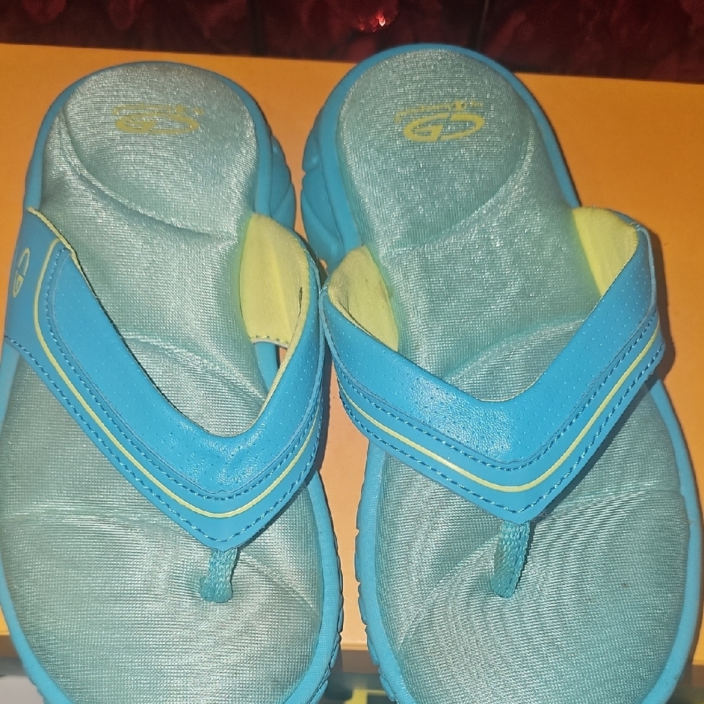 C9 By Champion Blue and Yellow Memory Foam Flip Flops Size 13/1